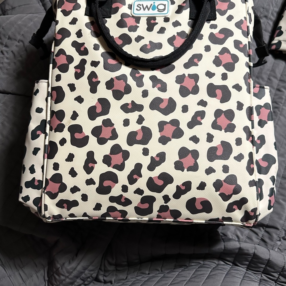 Swig backpack and water resistant tote. - Picture 5 of 6